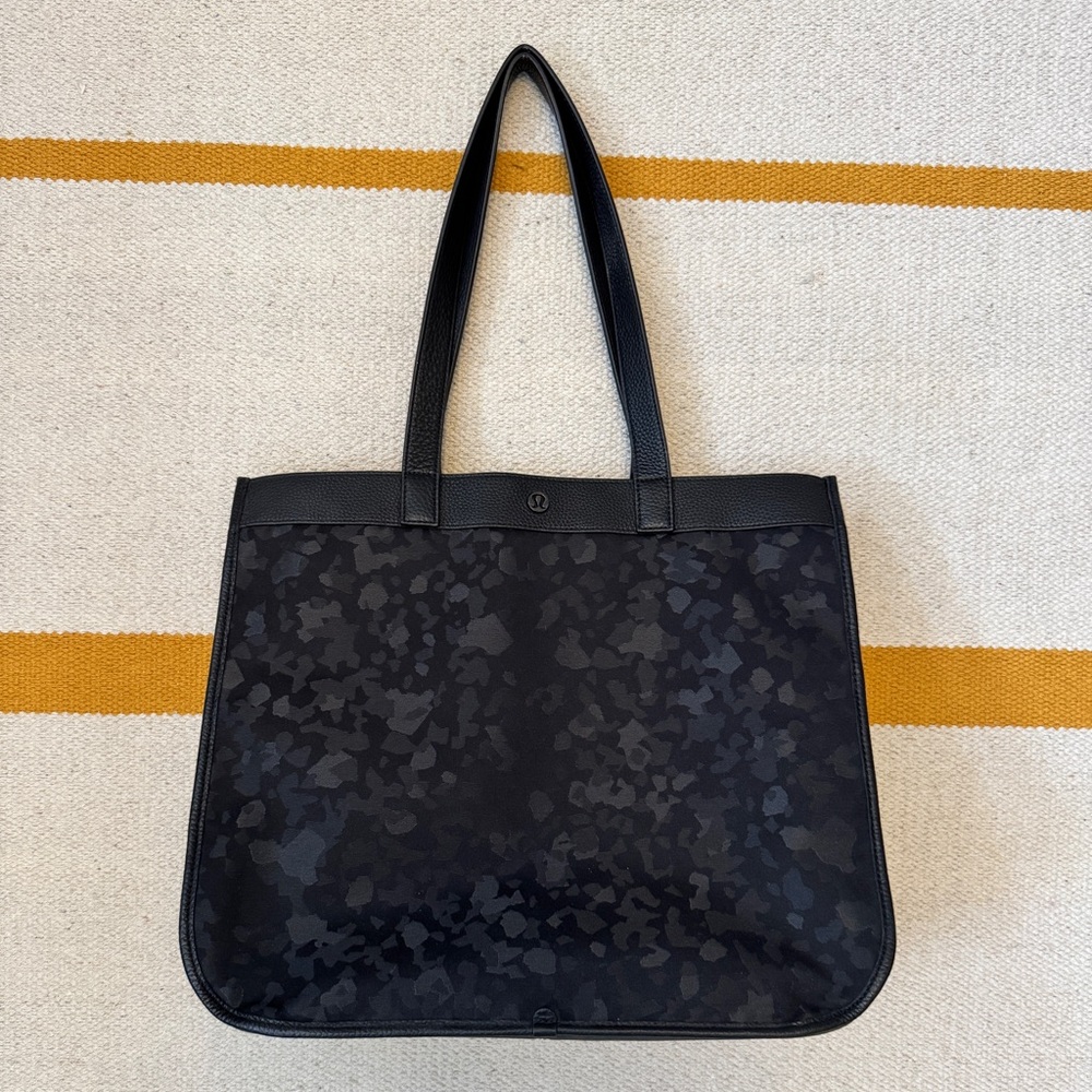 Like New Lululemon Now and Always 25L Tote Bag
